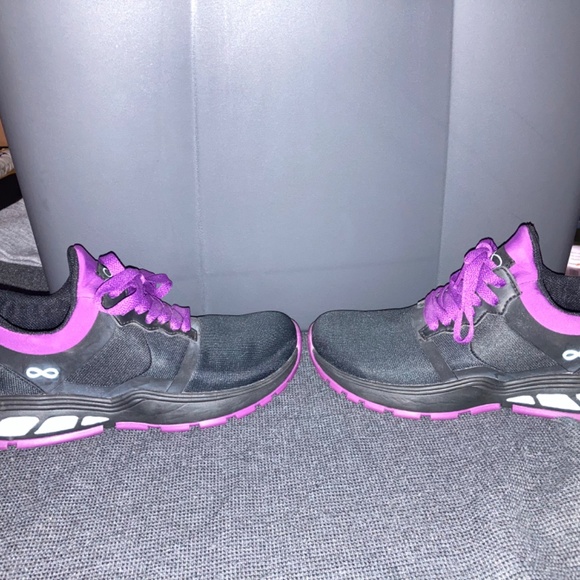 Womens sneakers size 5 - Picture 4 of 4